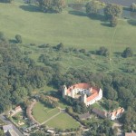 Schloss Strehla, dahinter unsere Streiobstwiese